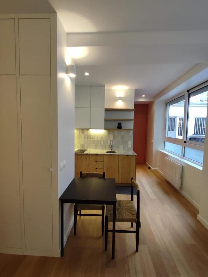 Suite Confortable Sur Le Canal Saint-Martin / Republique Париж Екстериор снимка