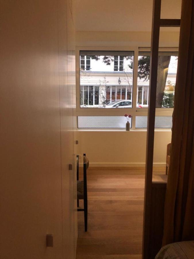 Suite Confortable Sur Le Canal Saint-Martin / Republique Париж Екстериор снимка